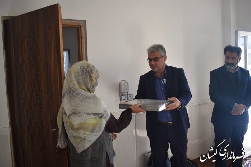 اهدای لوازم خانگی به خانواده سیل زده روستای قرنجیک