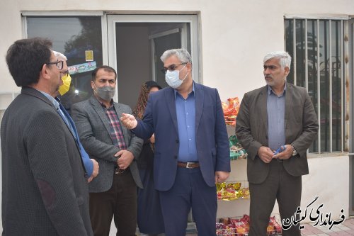 بازدید میدانی فرماندار گمیشان از غرفه های بازارچه دائمی