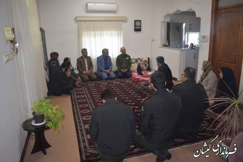 دیدار فرماندار گمیشان با مادر شهید آهنی به مناسبت روز زن