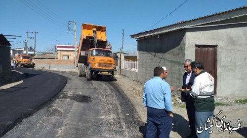 بازدید فرماندار گمیشان از پروژه اجرای آسفالت معابر روستای قلعه توماجلر