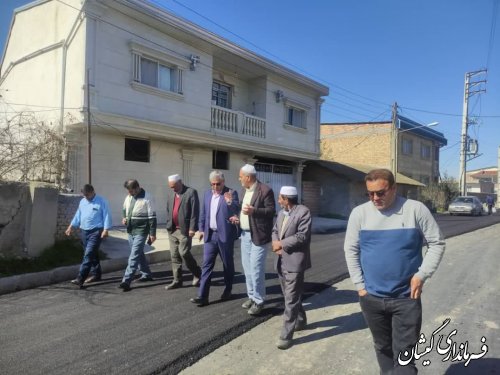 بازدید فرماندار گمیشان از پروژه اجرای آسفالت معابر روستای قلعه توماجلر