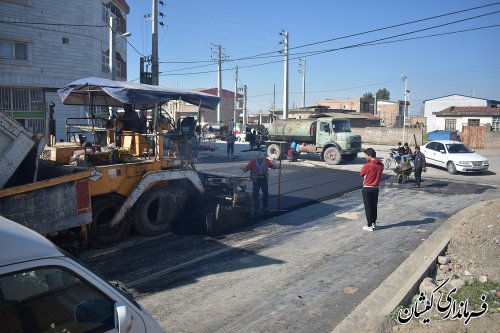 بازدید فرماندار گمیشان از پروژه اجرای آسفالت معابر روستای قرنجیک خواجه خان