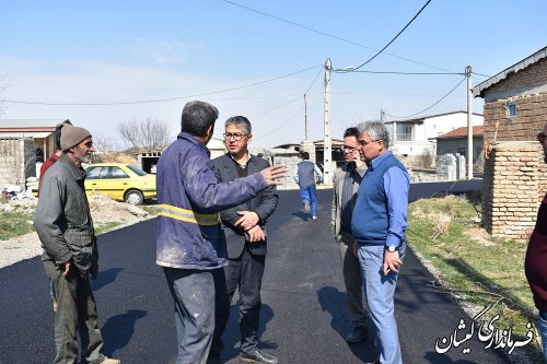 بازدید فرماندار گمیشان از پروژه اجرای آسفالت معابر روستای کوسلی