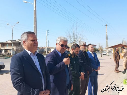 اجرای سرود حماسی گروه دانش آموزان شهرستان گمیشان در محل یادمان شهدای گمنام گمیشان
