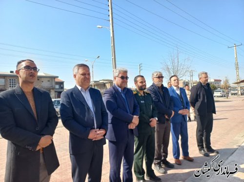 اجرای سرود حماسی گروه دانش آموزان شهرستان گمیشان در محل یادمان شهدای گمنام گمیشان