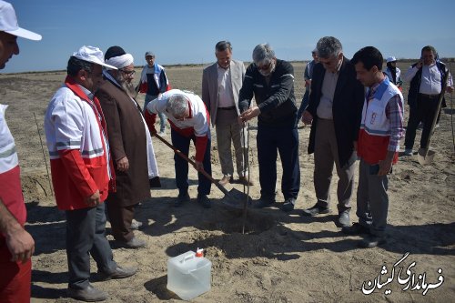 حضور فرماندار گمیشان در پویش 100 جمعیت هلال احمر