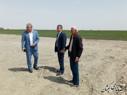 بازدید فرماندار از محل احداث زمین چمن مصنوعی بصیرآباد