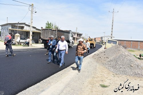 بازدید فرماندار گمیشان از پروژه اجرای آسفالت معابر روستای قره کیله