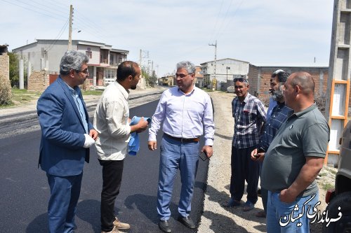 بازدید فرماندار گمیشان از پروژه اجرای آسفالت معابر روستای قره کیله