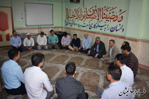 اهدا تجهیزات اداری به مدارس شهرستان توسط فرماندار گمیشان