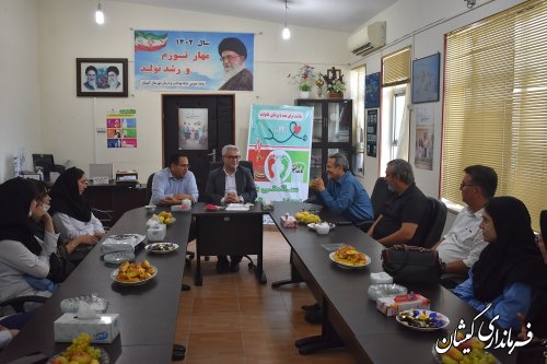 فرماندار گمیشان با پزشکان مستقر در مرکز بهداشت و درمان دیدار کرد .