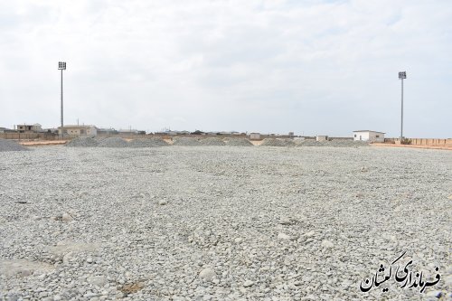 بازدید فرماندار گمیشان از چمن مصنوعی و زمین والیبال ساحلی گمیش تپه