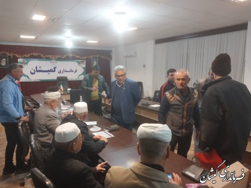 تحویل صندوق های شعب اخذ رای شهرستان گمیشان به نمایندگان فرماندار
